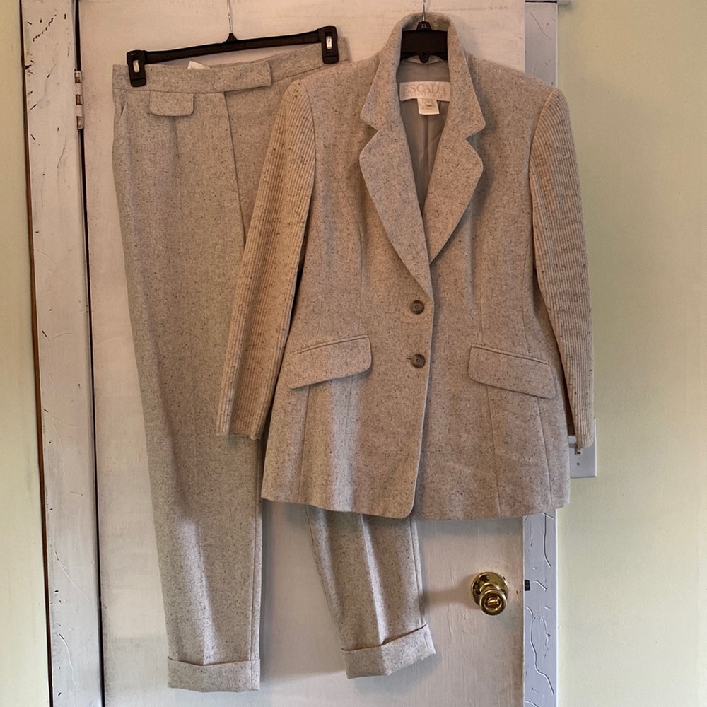 Escada New Virgin Wool Angora Wool Stunning Logo Button Logo Lining Pant Suit